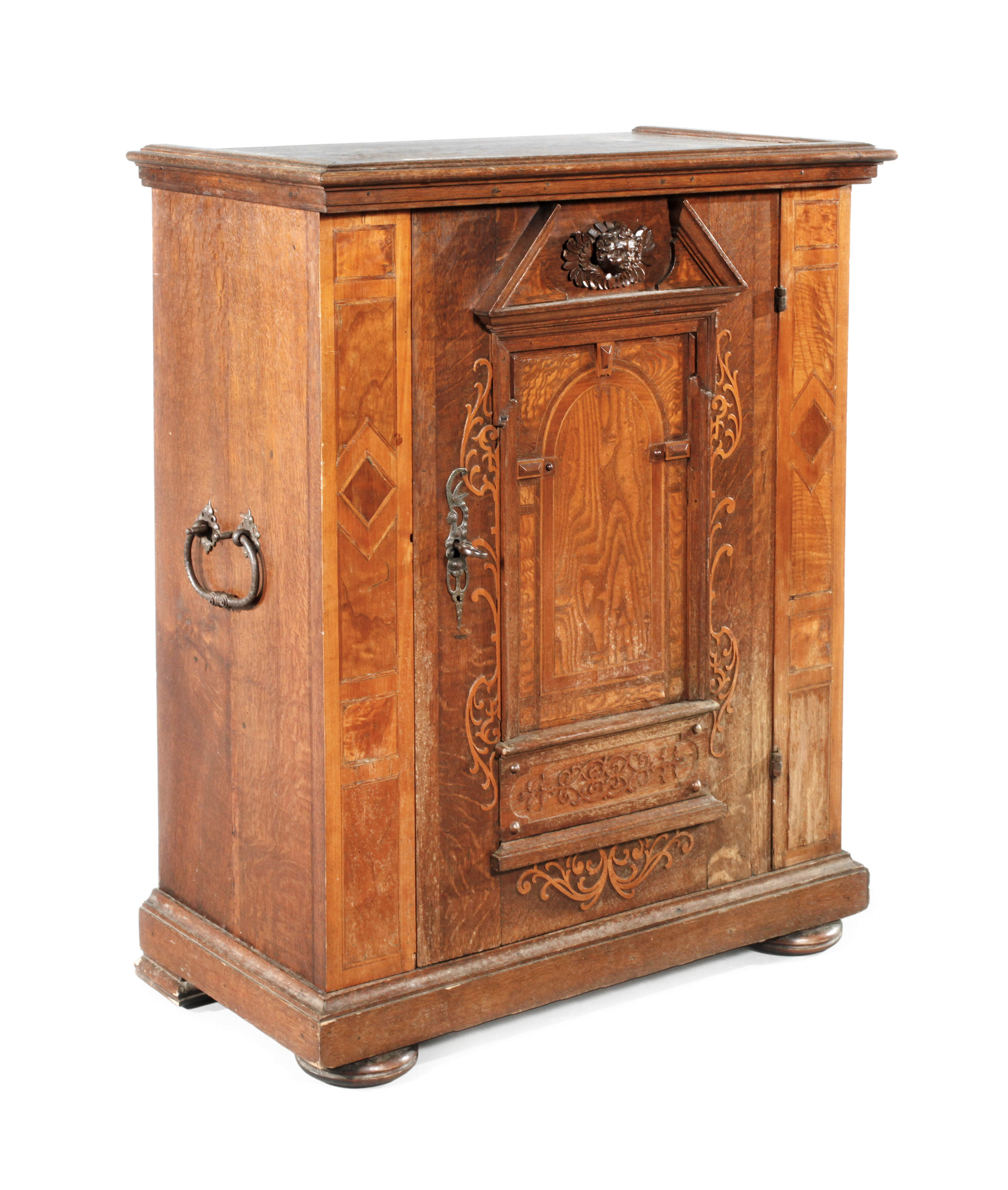 Halbschrank im Renaissancestil