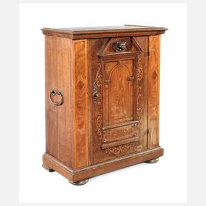 Halbschrank im Renaissancestil