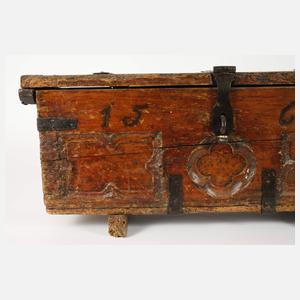 Kleine gotische Truhe 1568