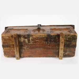 Kleine gotische Truhe 1568