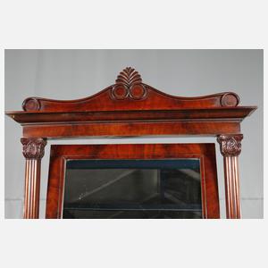 Kommode mit Spiegelaufsatz