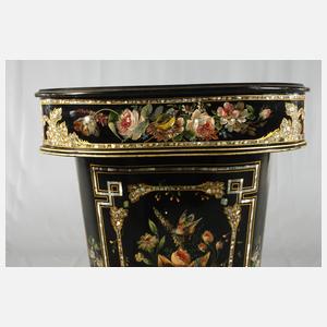 Hohe Eckkonsole mit Lackmalerei