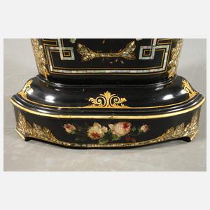 Hohe Eckkonsole mit Lackmalerei