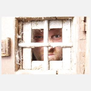 Schwere Gefängnistür