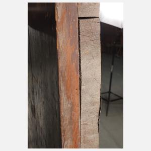 Schwere Gefängnistür