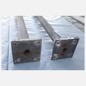 Zwei kleine Säulen Eisenguss