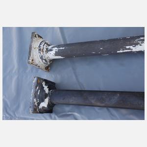 Zwei kleine Säulen Eisenguss