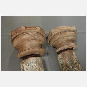 Paar Holzsäulen