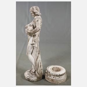 Gartenskulptur Weinträgerin