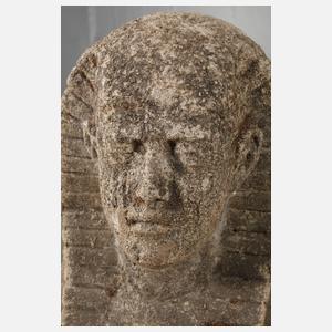 Große Gartenskulptur liegende Sphinx