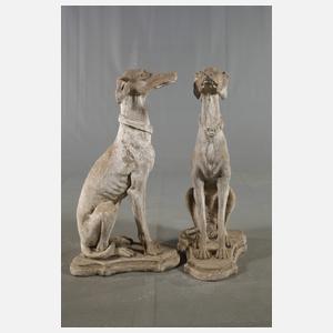 Paar sitzende Windhunde