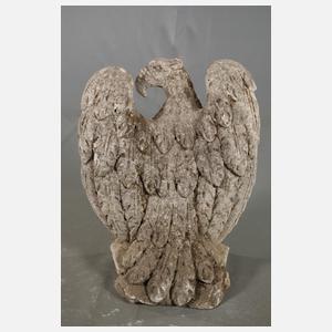 Gartenskulptur sitzender Adler