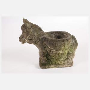 Kleiner figürlicher Pflanzkübel