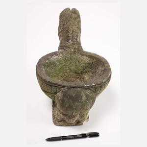 Kleiner figürlicher Pflanzkübel