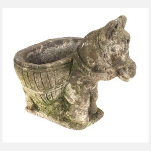 Kleiner figürlicher Pflanzkübel