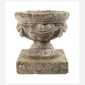 Klassizistische Gartenamphore
