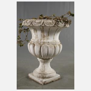Klassizistische Gartenamphore