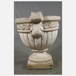 Klassizistische Gartenamphore