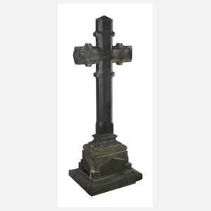 Großes Grabkreuz