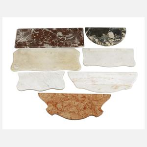 Sieben Marmorplatten