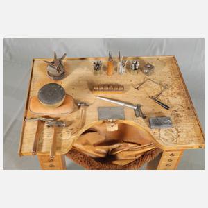 Arbeitstisch eines Goldschmieds