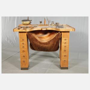 Arbeitstisch eines Goldschmieds