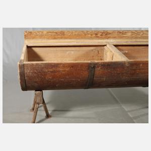 Großer Holztrog mit Ständer
