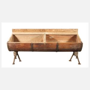 Großer Holztrog mit Ständer