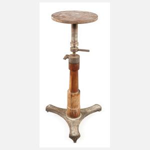 Drehbarer Arbeitstisch eines Bildhauers