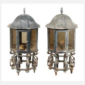 Paar große Gartenlaternen