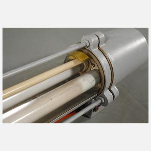 Fünf große Industrieleuchten