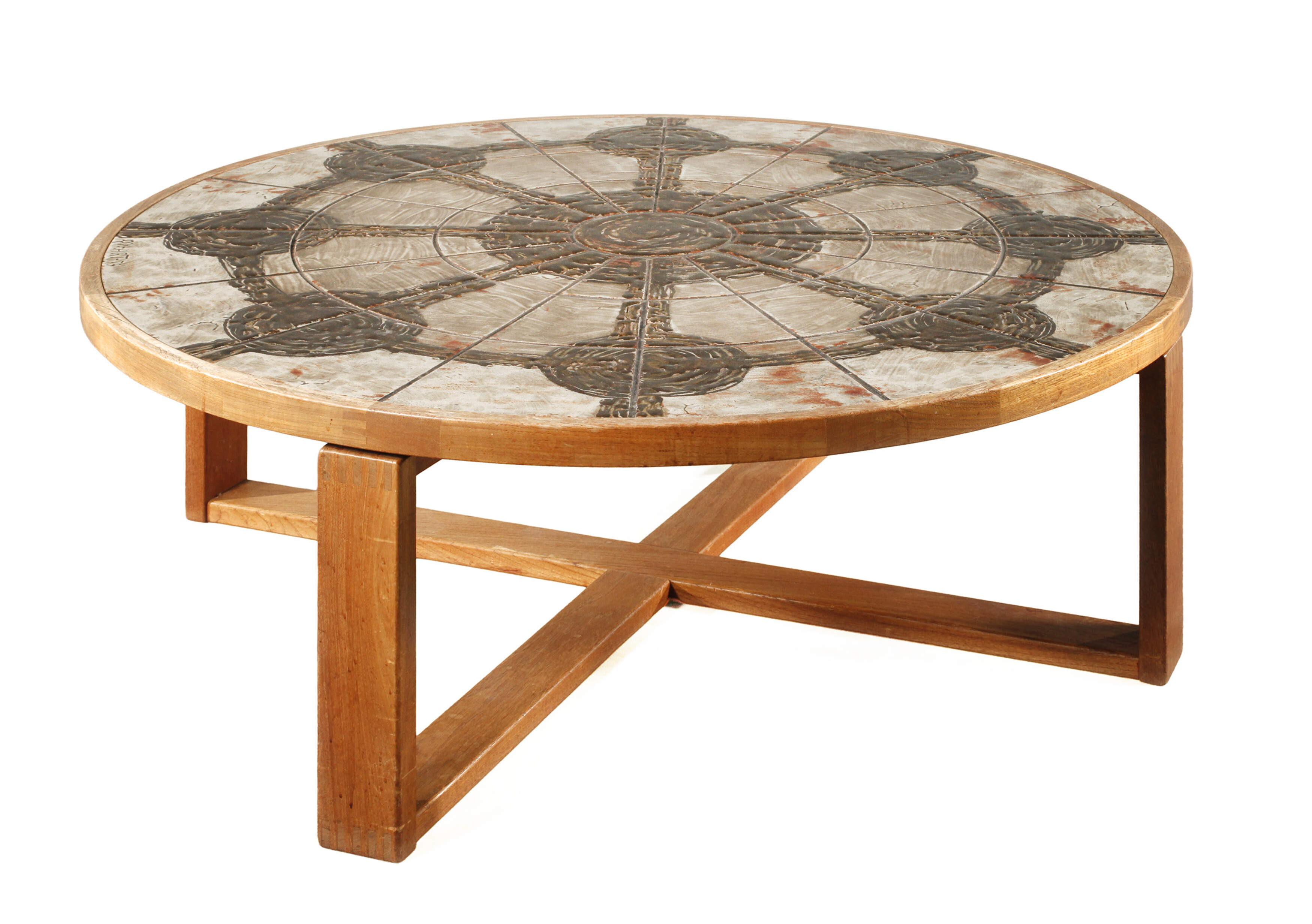 Großer runder Fliesentisch