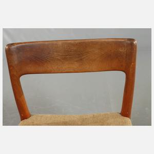 Esstisch und fünf Stühle