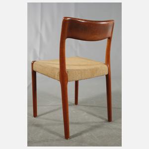 Esstisch und fünf Stühle