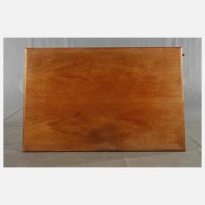 Esstisch und fünf Stühle