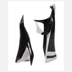 Cmielow Polen "Mädchen mit Gitarre" und Pinguin