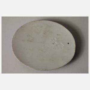 Zwei kleine gerahmte Bildplatten Damenportraits