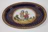 Ovale Prunkplatte im Sèvres-Stil