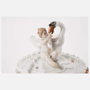 Meissen prunkvolle "Dose mit Schwan und Amorette"