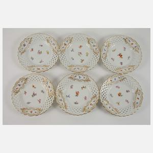 Meissen zwölf Durchbruchteller Streublümchendekor