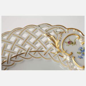 Meissen zwölf Durchbruchteller Streublümchendekor