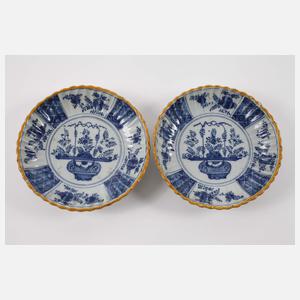 Fayenceschale und zwei Delfter Teller