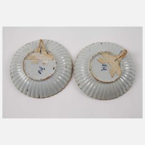 Fayenceschale und zwei Delfter Teller