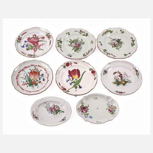 Sechs Teller und zwei Schalen Frankreich