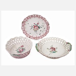 Drei Schalen mit Flechtrand