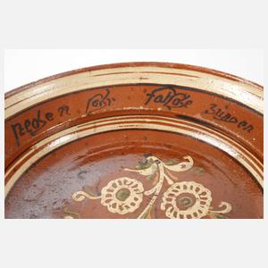 Hafnerkeramik mit Spruchband