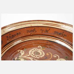 Hafnerkeramik mit Spruchband