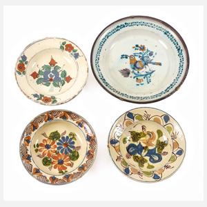 Vier Teller Hafnerware