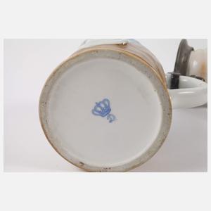 Figurenkrug als kellnerndes Schwein