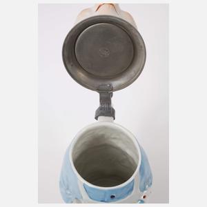 Figurenkrug als kellnerndes Schwein